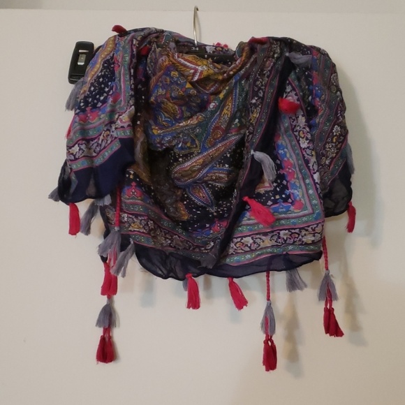 🆕️ Multicolored Patterned Rectangle Scarf - Picture 6 of 6